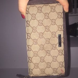 Gucci zip wallet